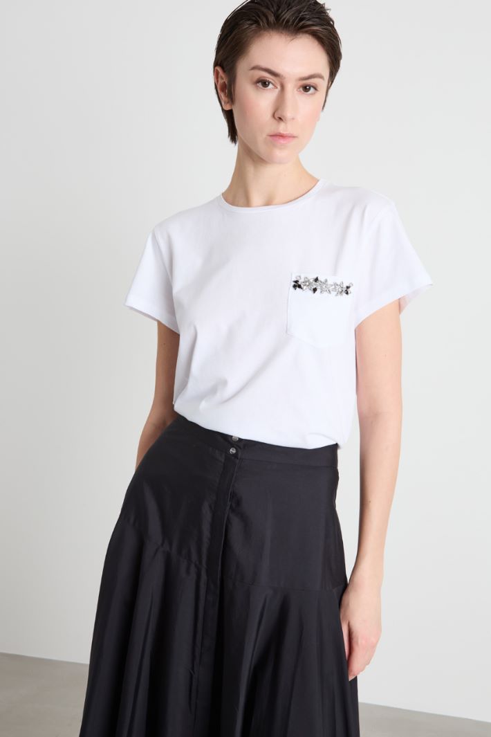 Embroidered-pocket T-shirt Intrend - 2