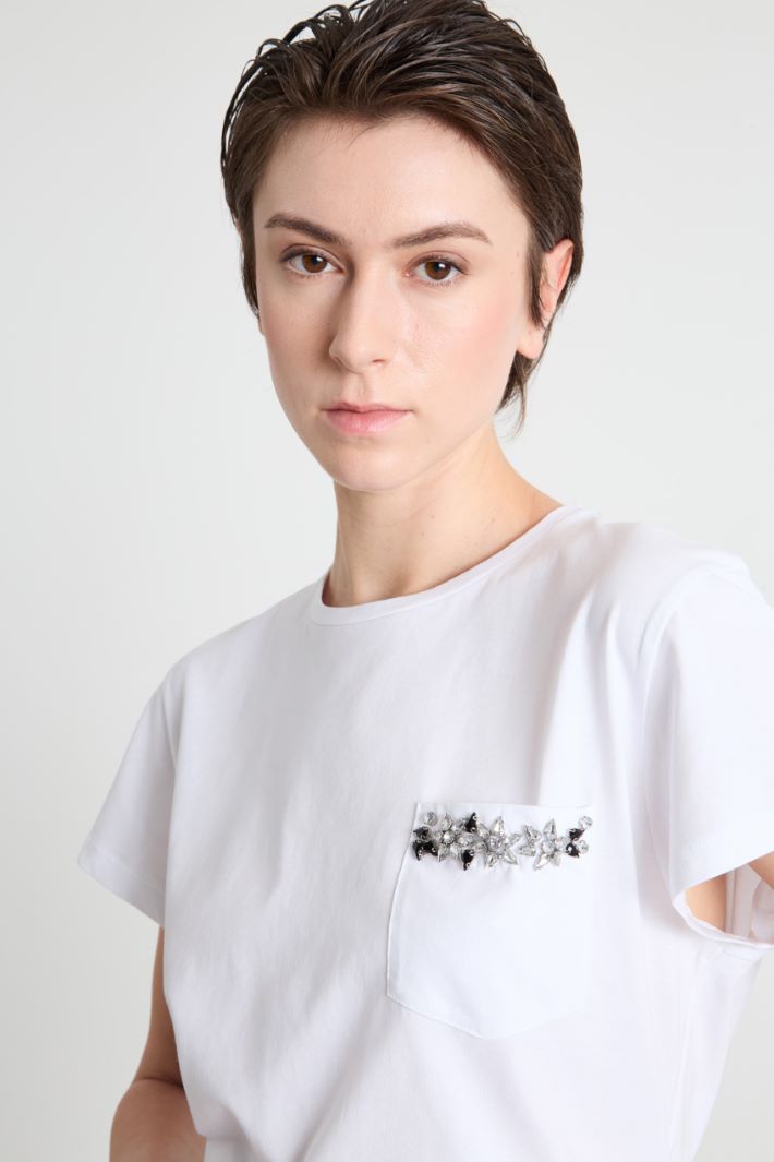 Embroidered-pocket T-shirt Intrend - 3