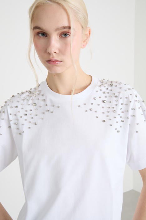 T-shirt con ricamo gioiello