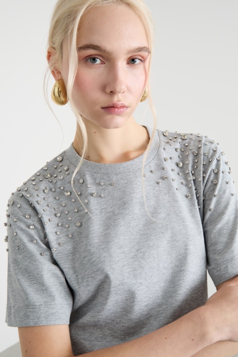 T-shirt con ricamo gioiello