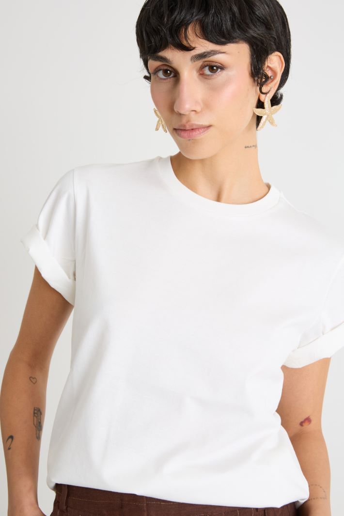 Crew-neck T-shirt with side slits Intrend - 3