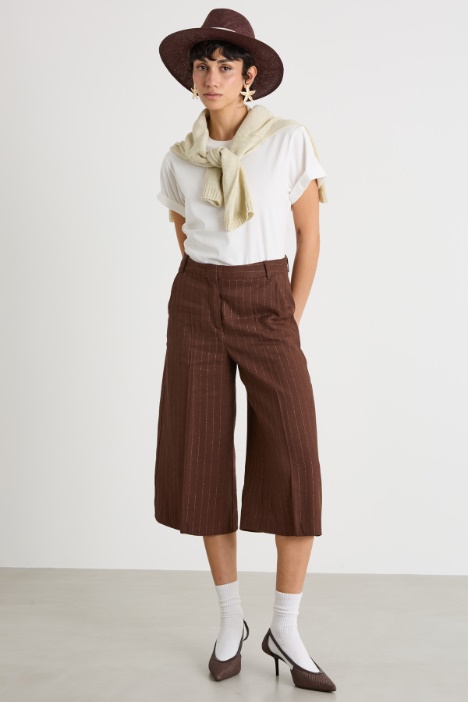 Crew-neck T-shirt with side slits Intrend