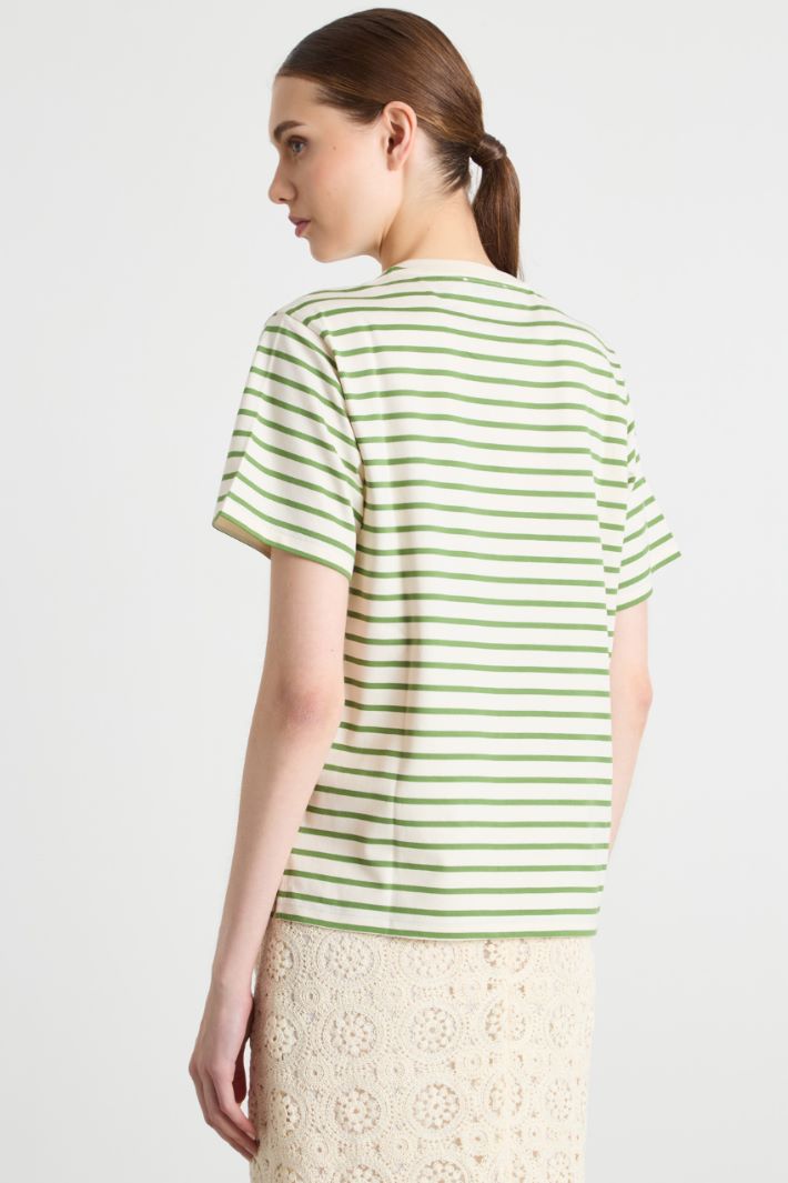 Crew-neck embroidered T-shirt Intrend - 4