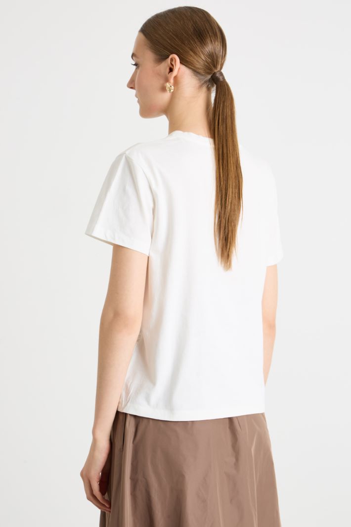 Embroidered-Hem T-Shirt Intrend - 4