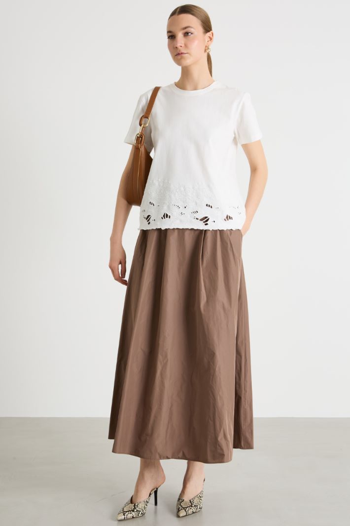 Embroidered-Hem T-Shirt Intrend