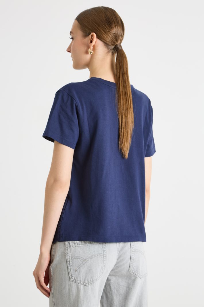 Embroidered-Hem T-Shirt Intrend - 4