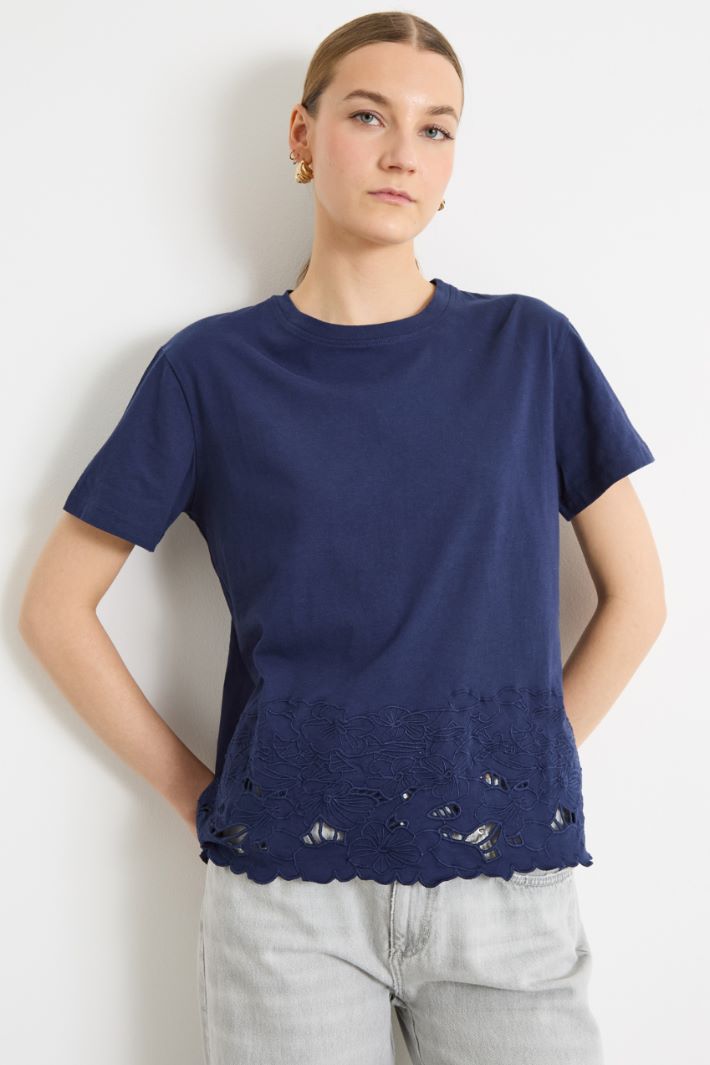 Embroidered-Hem T-Shirt Intrend - 2