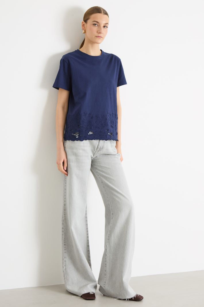 Embroidered-Hem T-Shirt Intrend