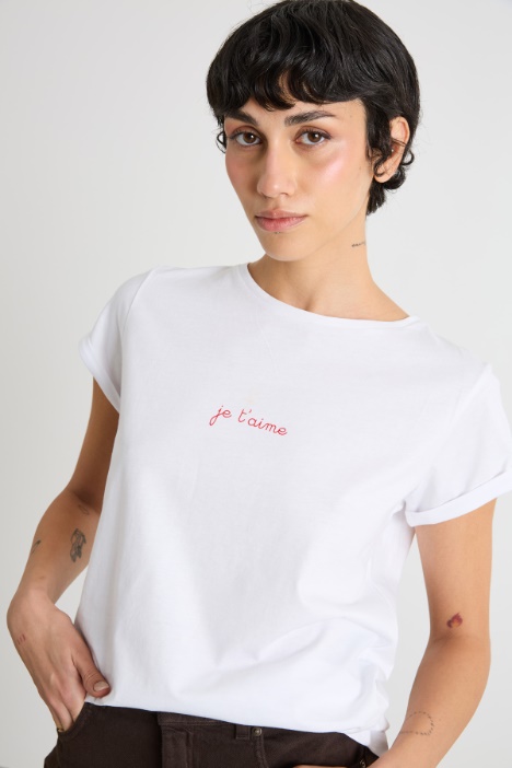 Camiseta con vuelta en la manga