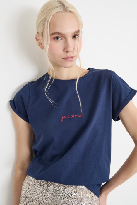 Camiseta con vuelta en la manga