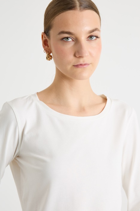 Camiseta con cuello barco de jersey