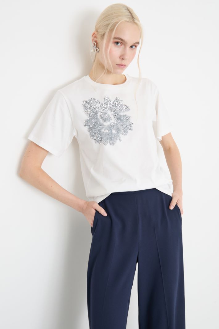 Embroidered T-shirt Intrend - 2