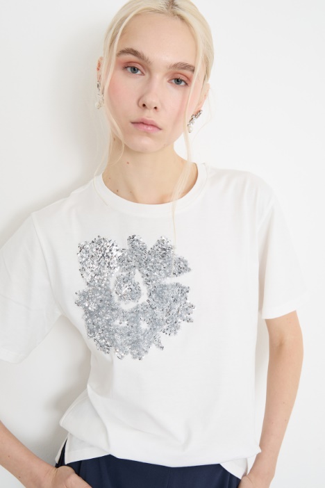 Camiseta con bordado