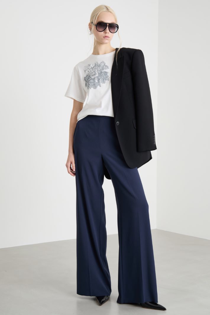 Embroidered T-shirt Intrend