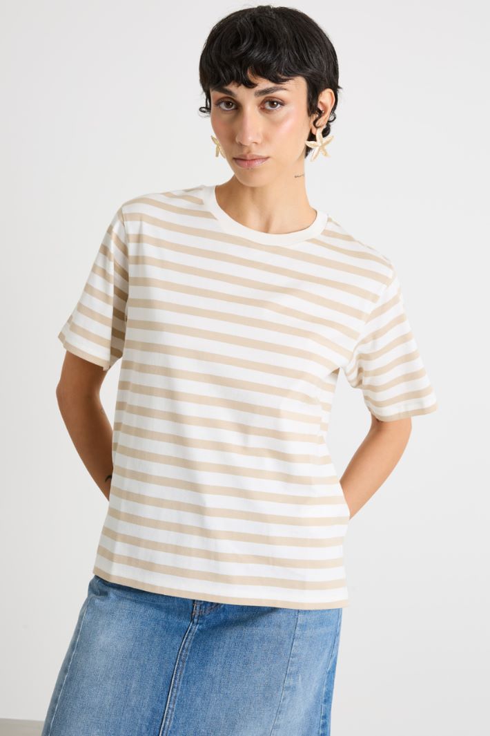 Camiseta de cuello redondo con aberturas laterales Intrend - 2