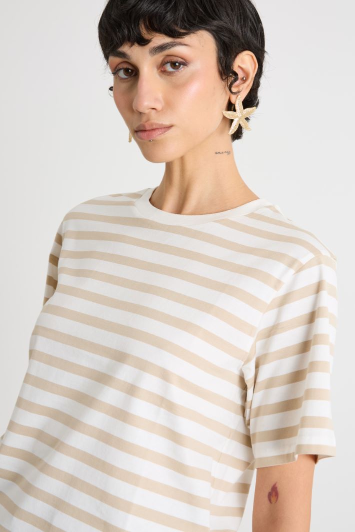 Camiseta de cuello redondo con aberturas laterales Intrend - 3