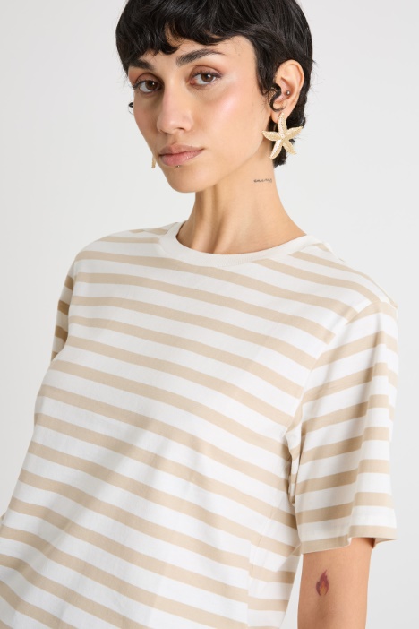 T-shirt girocollo con spacchetti