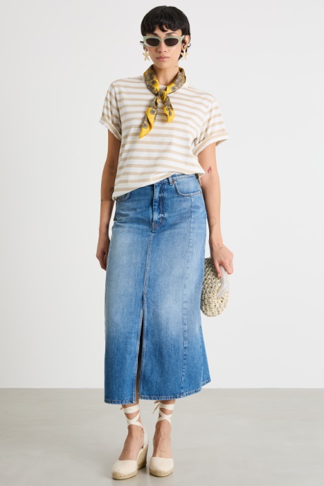 Crew-neck T-shirt with side slits Intrend