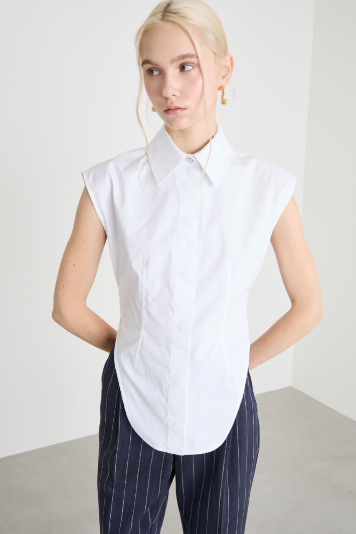 Fitted sleeveless shirt Intrend - 2