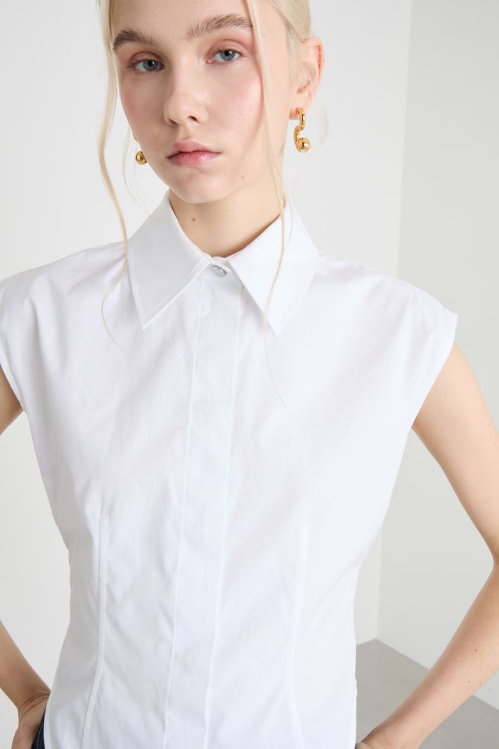 Fitted sleeveless shirt Intrend - 3