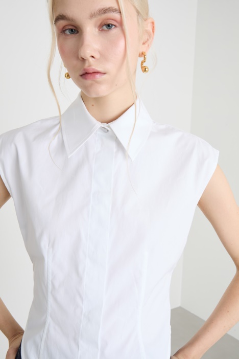 Camicia aderente senza maniche