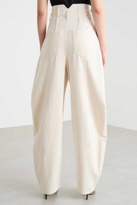 Pantalone cocoon in bull con cintura