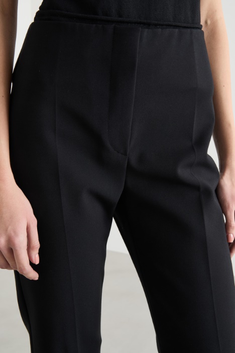 Pantalone dritto con baschina posteriore