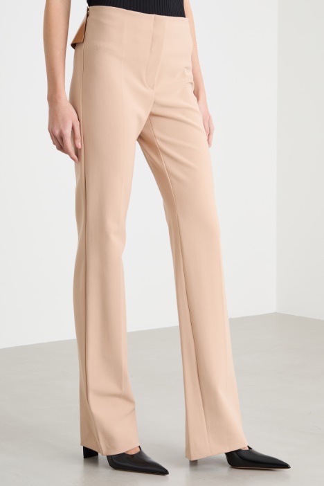 Pantalone dritto con baschina posteriore