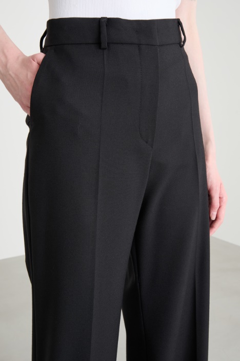Pantalone palazzo con piega stirata