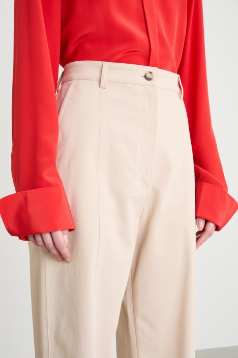 Pantalón ancho de sarga
