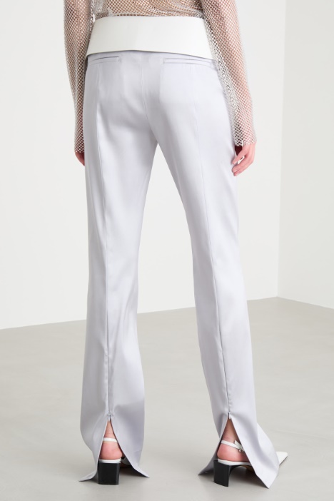 Pantalón ajustado de raso