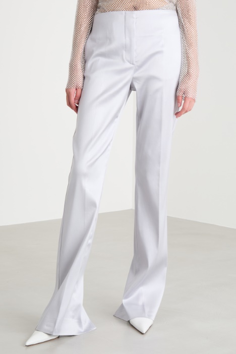 Pantalón ajustado de raso