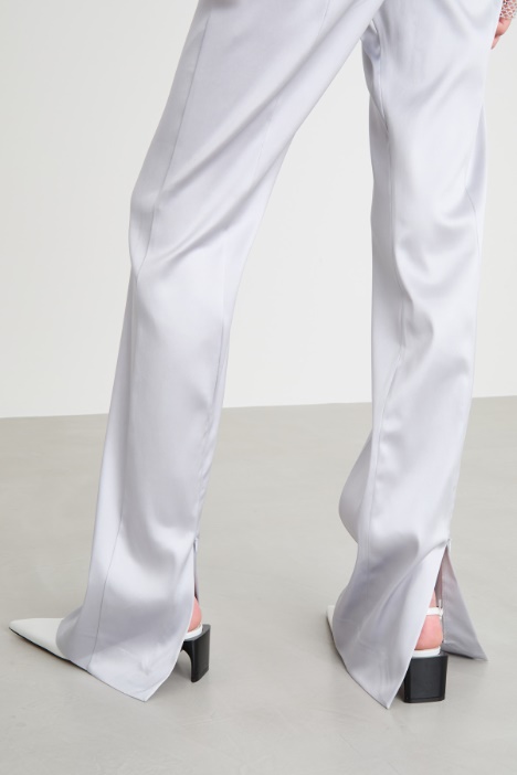 Pantalón ajustado de raso