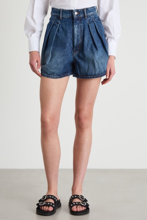 Short con pieghe in jeans