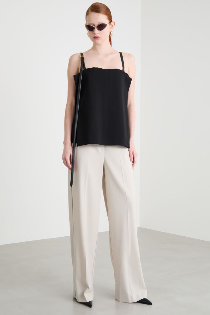 Off-shoulder cady top Intrend