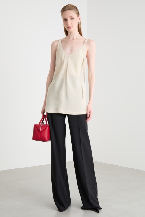 Side-slit top in viscose canvas Intrend