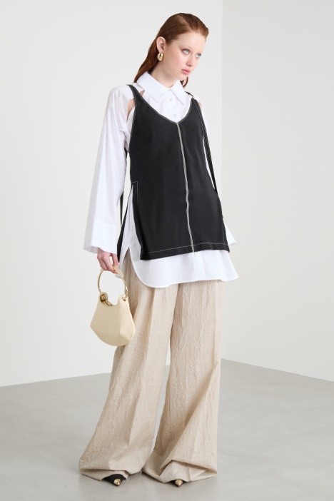 Side-slit top in viscose canvas Intrend