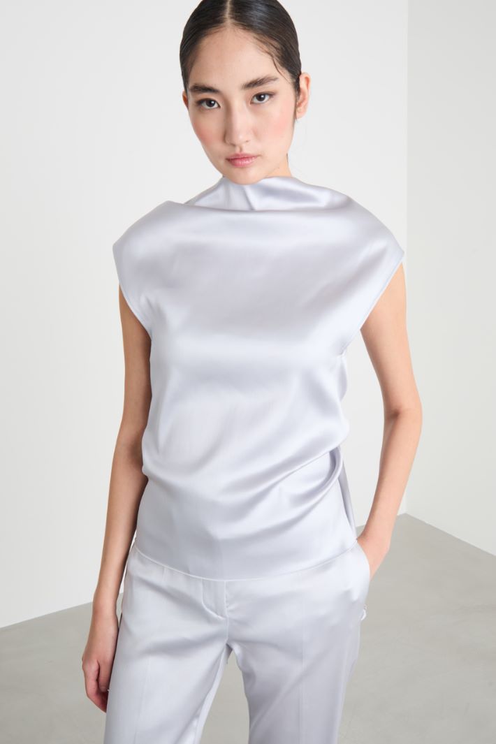 Sleeveless draped stretch-satin top Intrend - 2