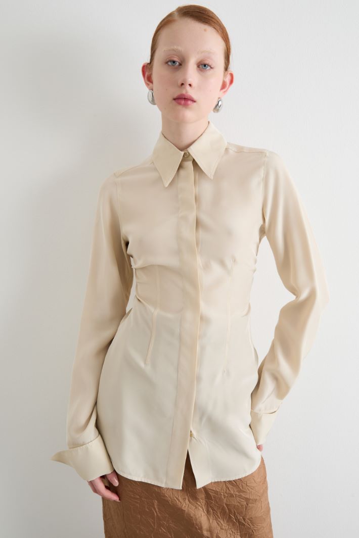 Cut-out back shirt Intrend - 2