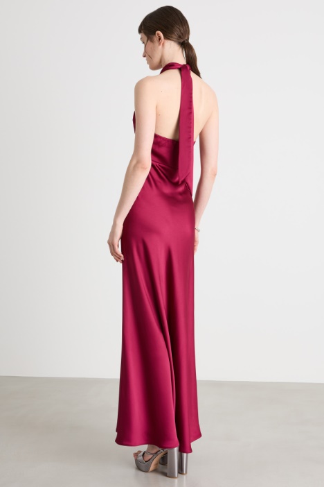 Abito lungo in raso fluido