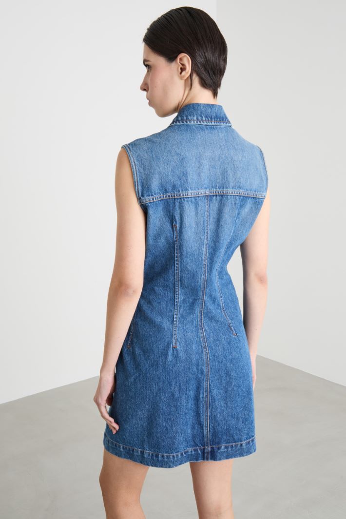 Sleeveless denim dress Intrend - 4