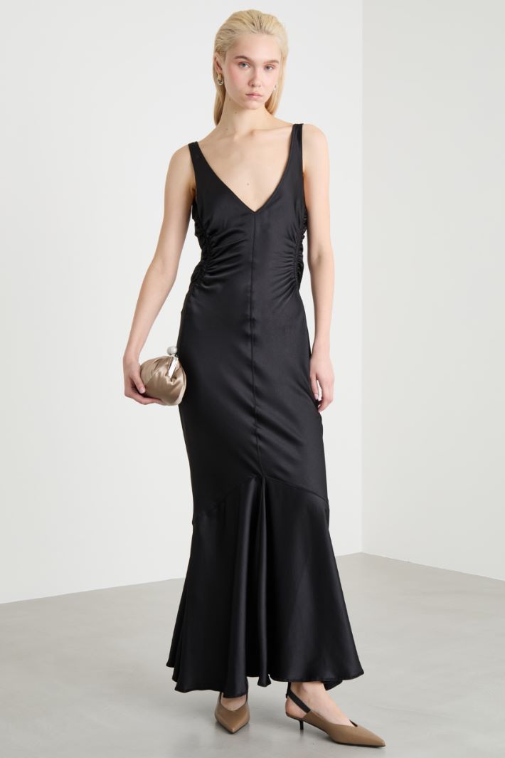 Abito lungo in raso Intrend