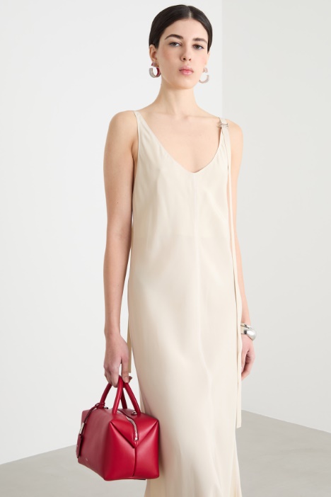 Abito lungo con spallino regolabile