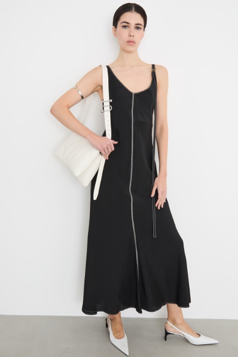 Abito lungo con spallino regolabile