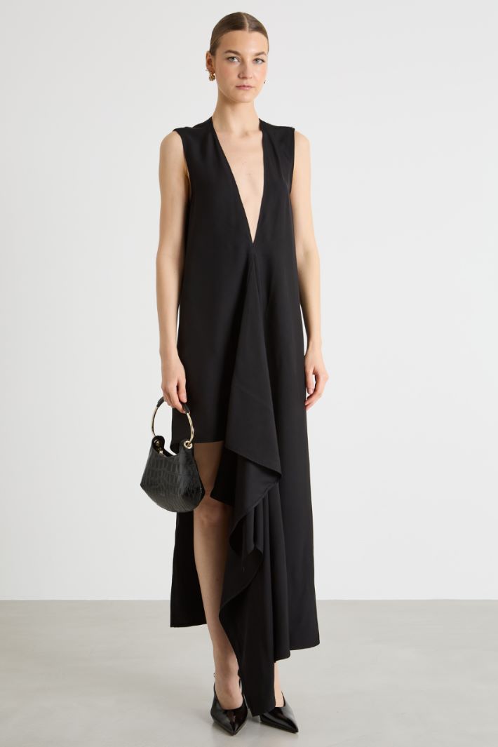 Abito lungo asimmetrico Intrend