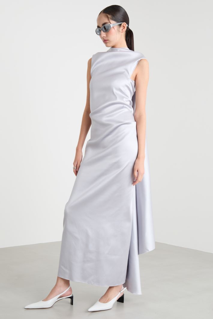 Abito aderente con drappeggi Intrend