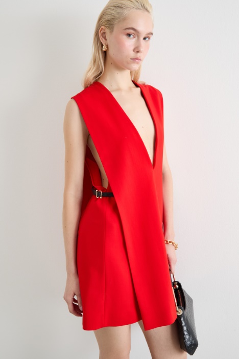 Abito corto con maxi scollo