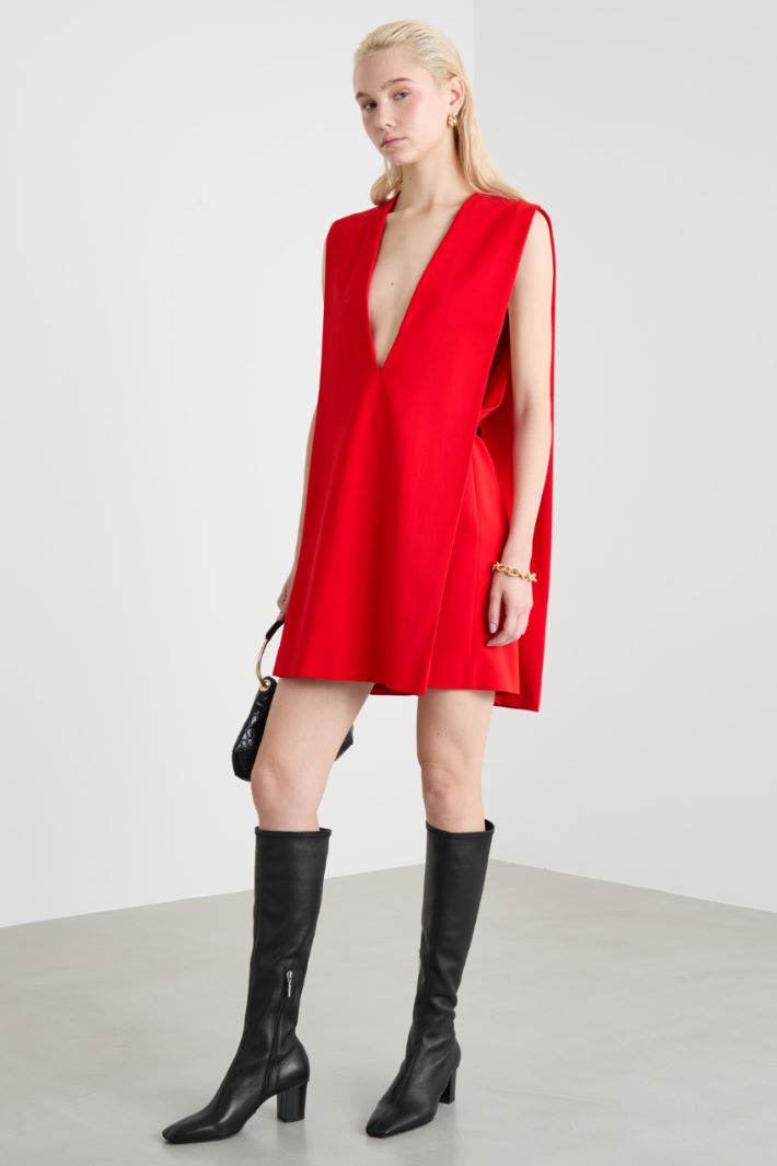 Abito corto con maxi scollo Intrend