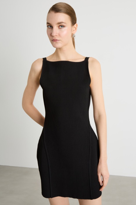 Vestido corto de silueta reloj de arena