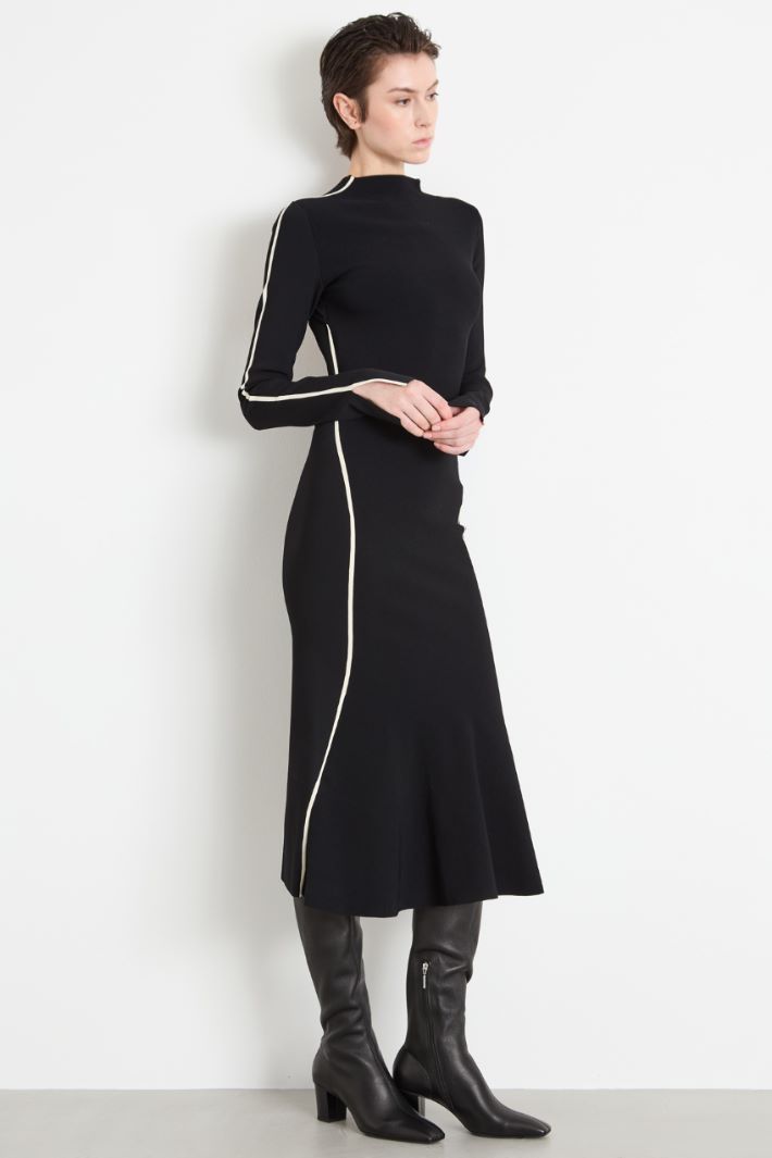 Fitted knitted dress Intrend - 2